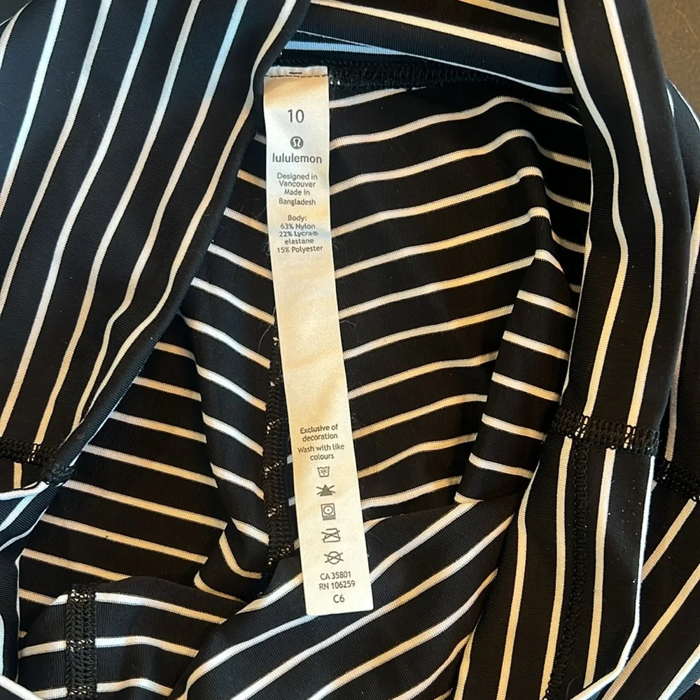 Lululemon Athletica Black and White stripe leggings size 10 - Picture 4 of 4